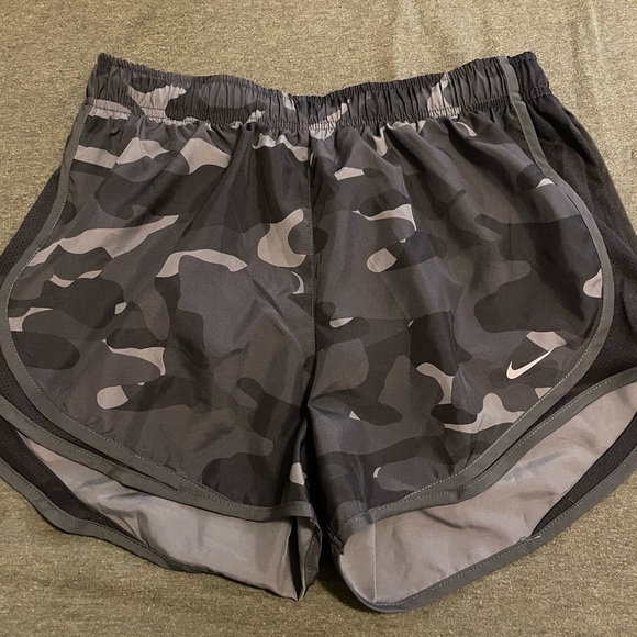 Nike Shorts - Picture 2 of 3